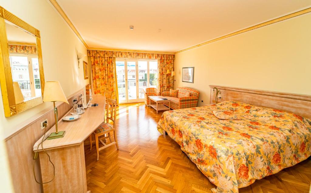 
Deluxe Double Room with Balcony and Sea View
