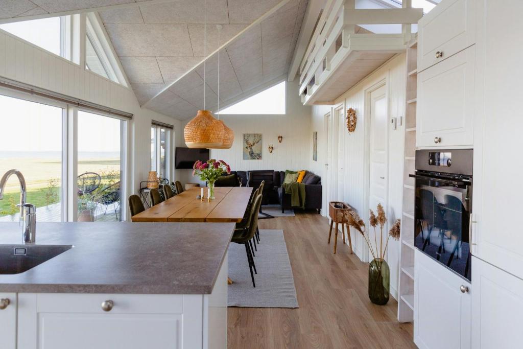 Η κουζίνα ή μικρή κουζίνα στο Fresh Air On Open Terrace With View