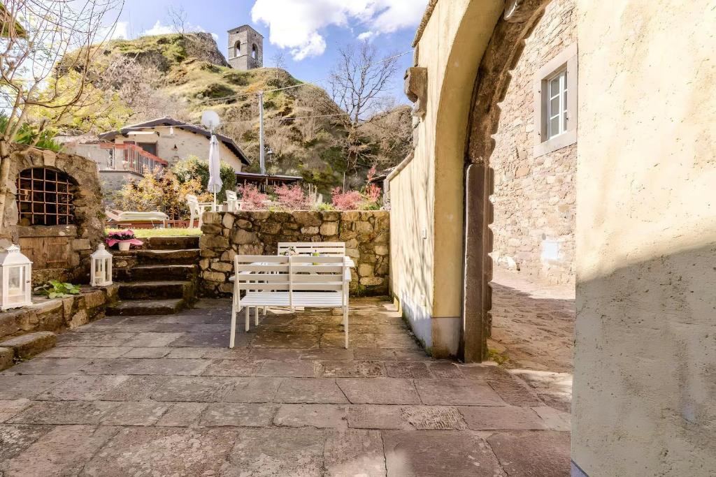 Φωτογραφία από το άλμπουμ του Medieval Stone House In The Garfagnana Hills σε San Romano