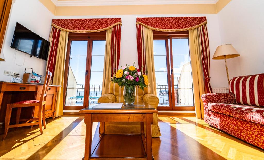 
Superior Double or Twin Room with Sea View
