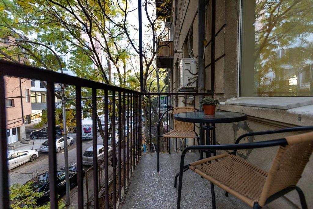 لابی و فضای عمومی Chic 1BR Apt with Balcony - By Wehost - تصویر ۵