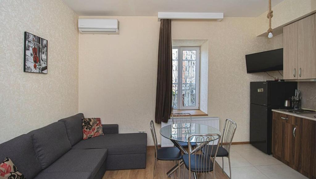 لابی و فضای عمومی 1BR Apt in Old Tbilisi Near Liberty Square - By Wehost - تصویر ۵