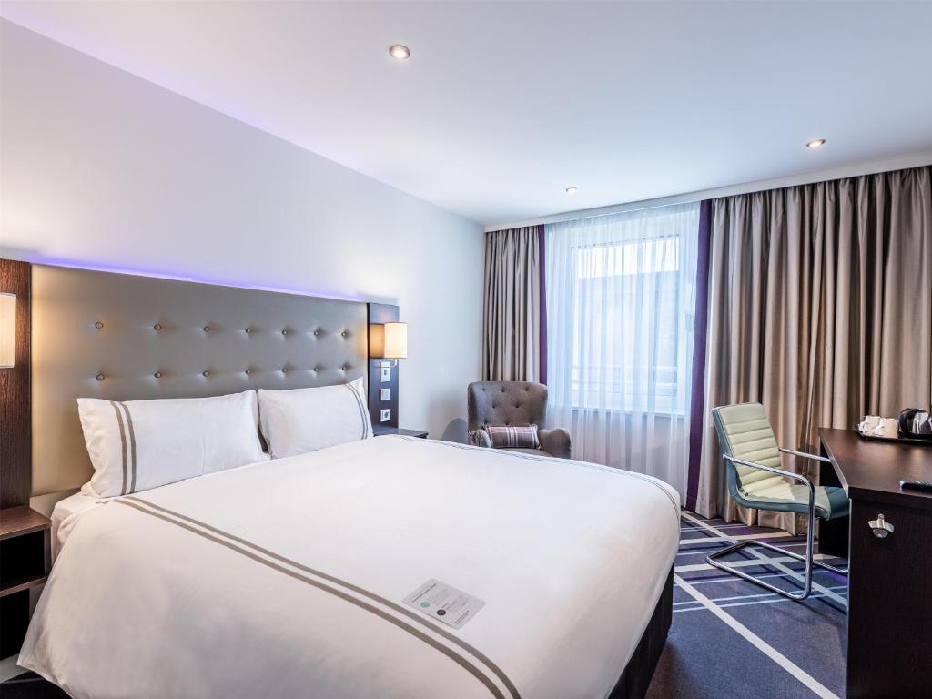 Postel nebo postele na pokoji v ubytování Premier Inn München City Zentrum