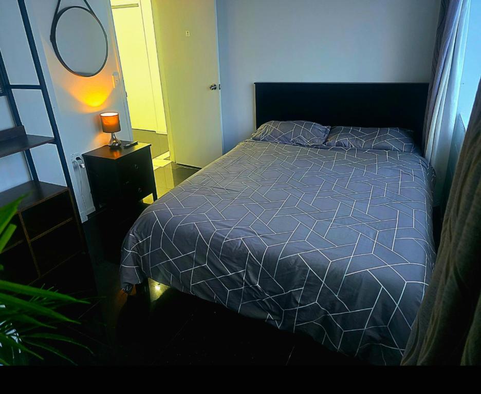 Ένα ή περισσότερα κρεβάτια σε δωμάτιο στο Unbeatable City Location All You Need