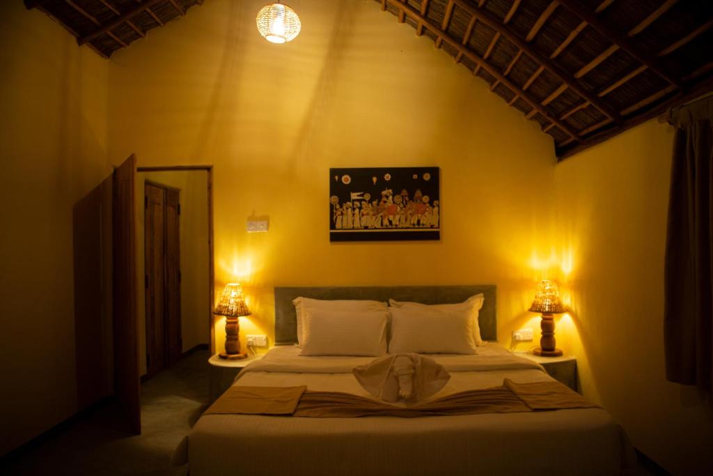 Postel nebo postele na pokoji v ubytování Whisper Point Eco Resort Diyaluma