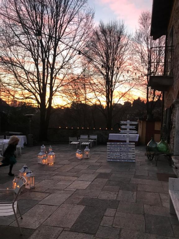 Východ nebo západ slunce při pohledu z bed and breakfast nebo okolí