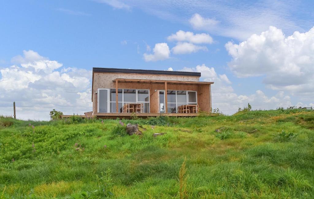 Το κτήριο όπου στεγάζεται  η παραθεριστική κατοικία