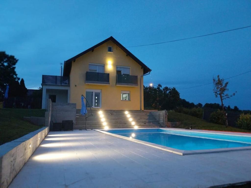 Bazén v ubytování Familyway Croatia nebo v jeho okolí