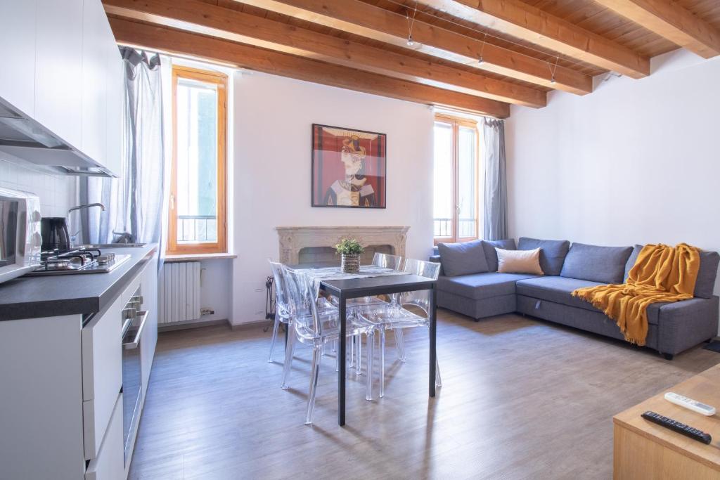 Kuchyň nebo kuchyňský kout v ubytování GuestHost - Valeggio sul Mincio Two-Levels Apt X4!