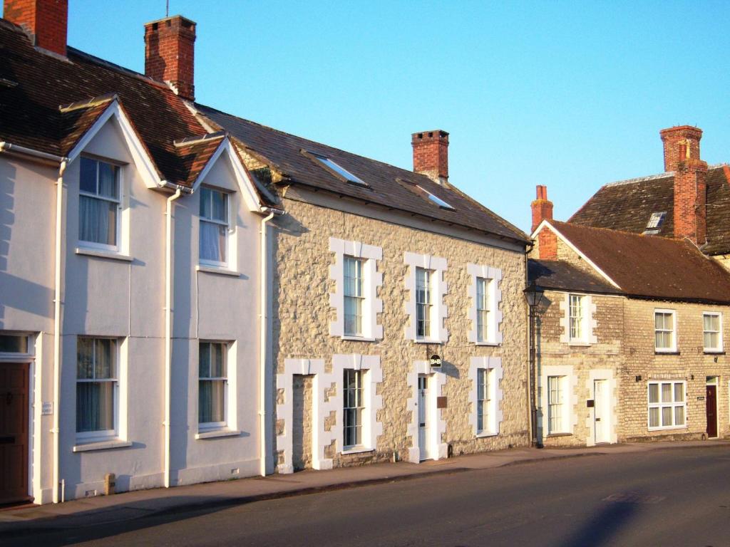 a row of brick houses on a street at B&B Castleton House in Mere