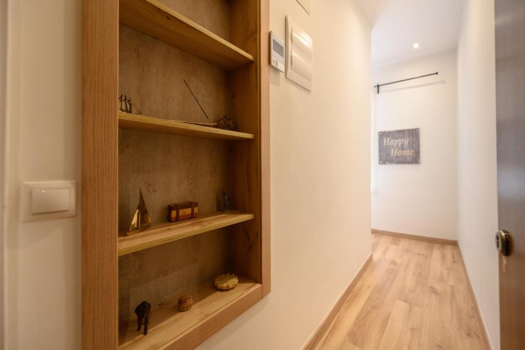 Apartamento con 2 dormitorios, 2 baños y sofá cama ideal para familias en Madrid Temporal CAR1012