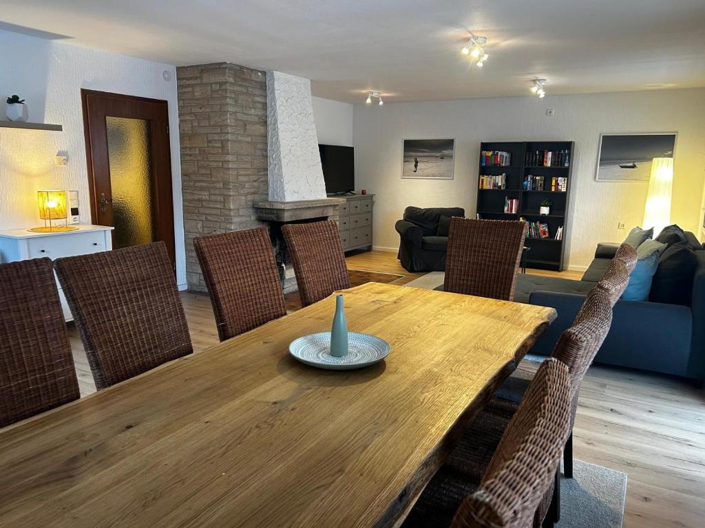 a living room with a wooden table and chairs at Apartment Sansibar in Bann