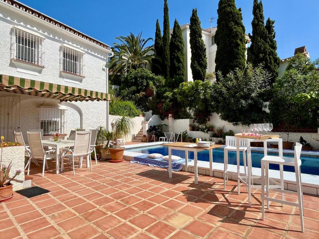 Swimmingpoolen hos eller tæt på Villa Mara