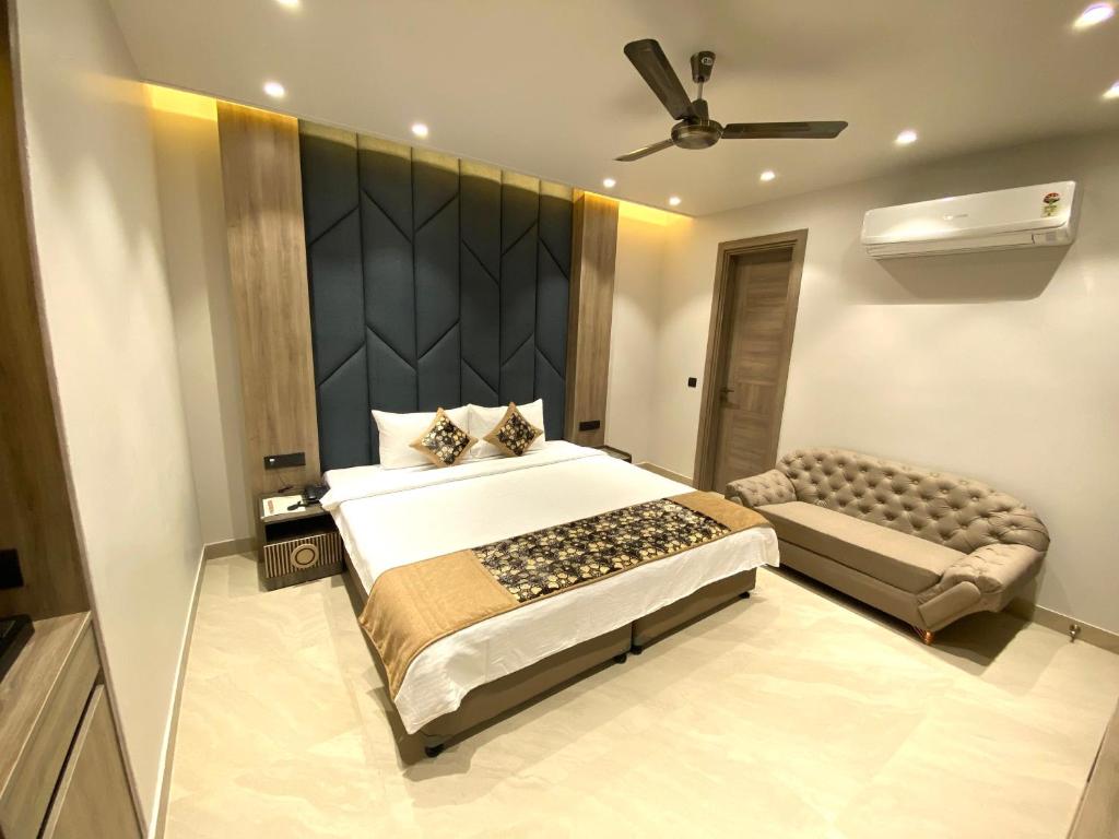 Postel nebo postele na pokoji v ubytování Pals Inn