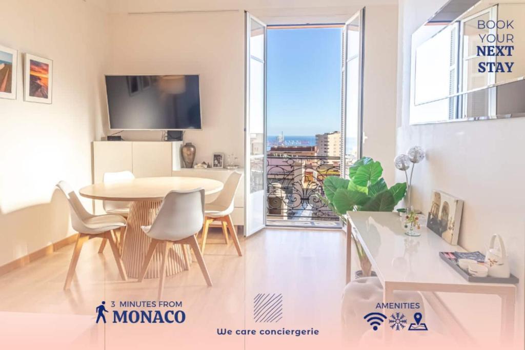a dining room with a table and chairs in a room at T2 central Beausoleil in Beausoleil