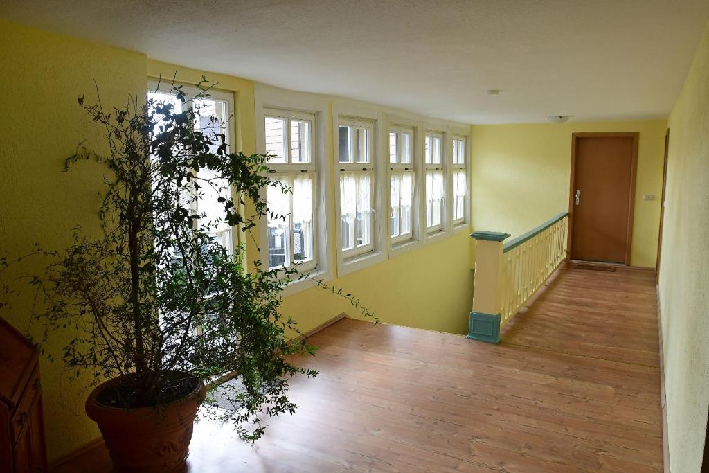 Foto sihtkohas Arnstadt asuva majutusasutuse Hotel garni Goldene Henne galeriist