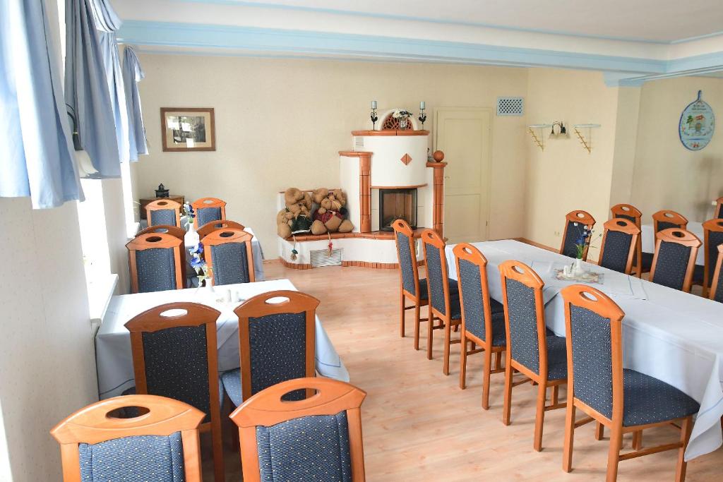 Restoran või mõni muu söögikoht majutusasutuses Hotel garni Goldene Henne