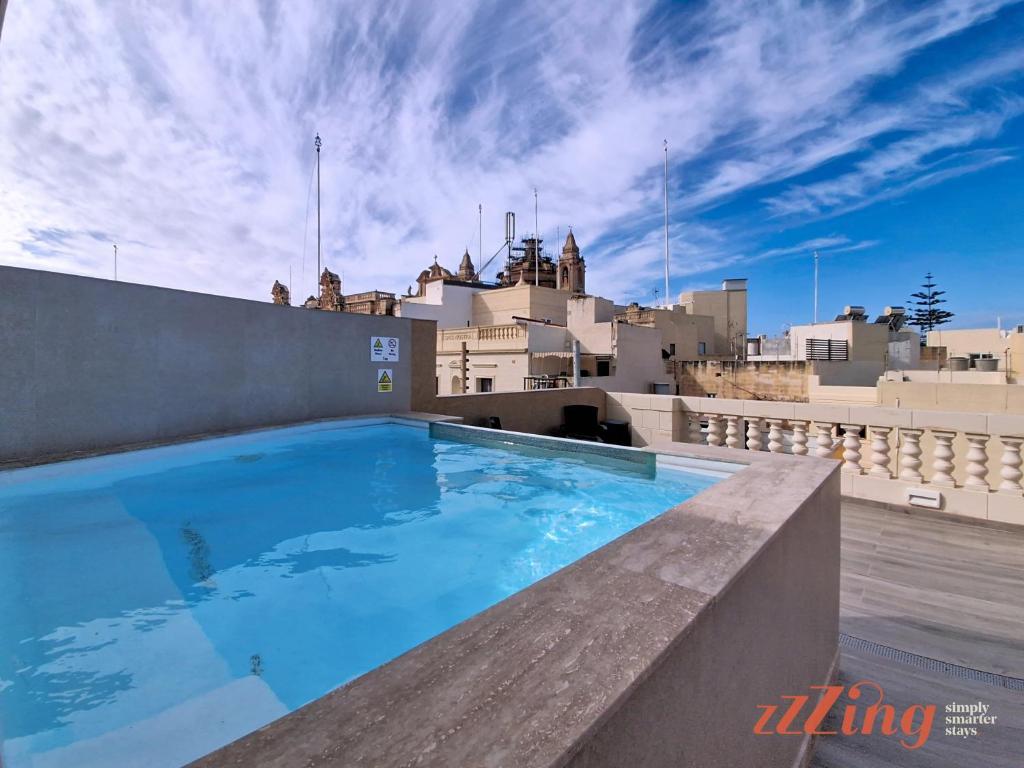 Πισίνα στο ή κοντά στο Rooftop Oasis with Plunge Pool & BBQ