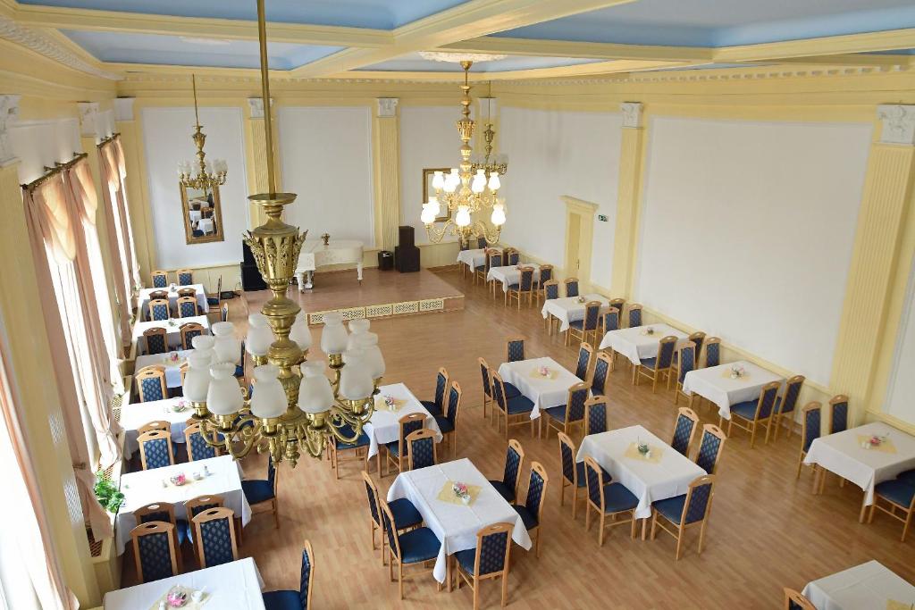 Restoran või mõni muu söögikoht majutusasutuses Hotel garni Goldene Henne