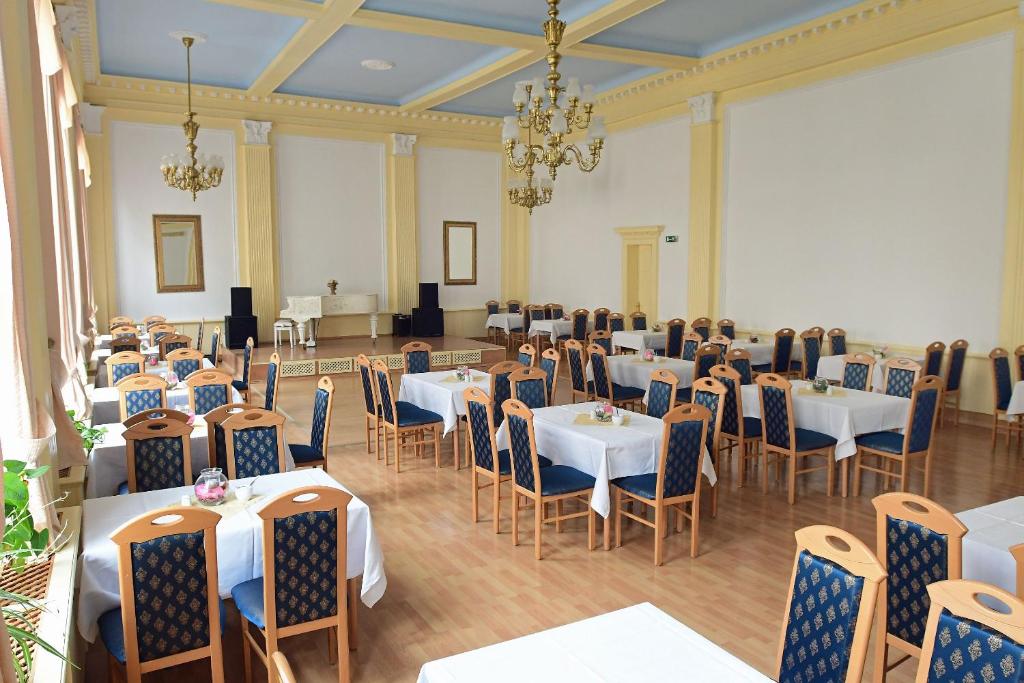 Restoran või mõni muu söögikoht majutusasutuses Hotel garni Goldene Henne