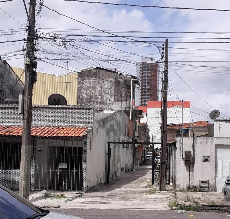 an empty street with buildings and power lines at Apartamento in Belém