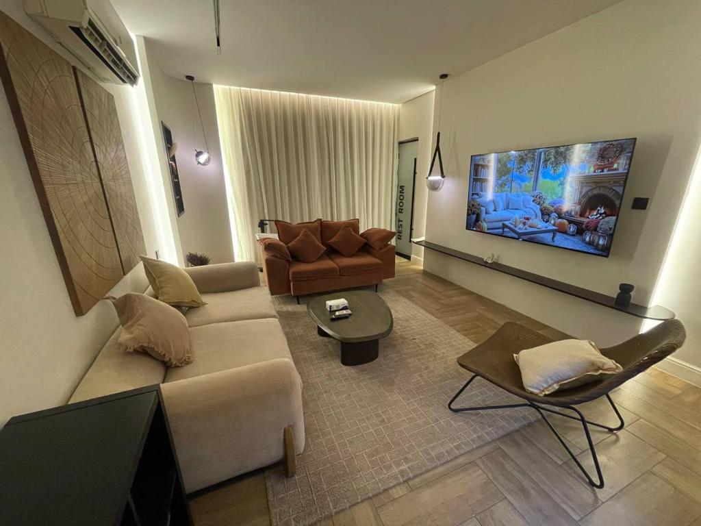 Μια τηλεόραση ή/και κέντρο ψυχαγωγίας στο bright -