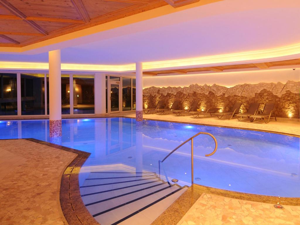 Bazén v ubytování Hotel Sulfner nebo v jeho okolí