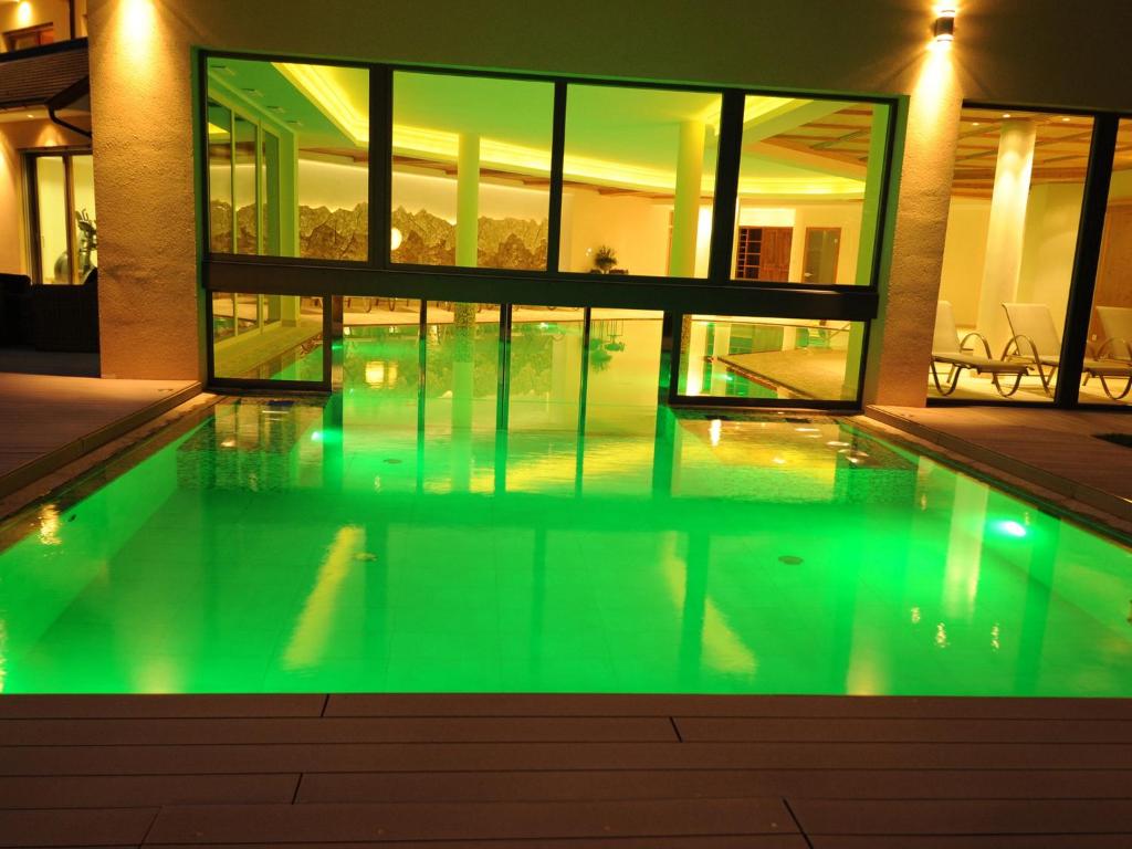 Bazén v ubytování Hotel Sulfner nebo v jeho okolí