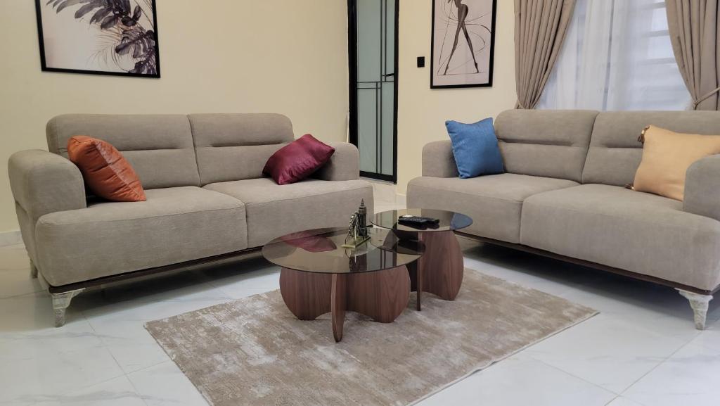 Khu vực ghế ngồi tại Royal Apartment