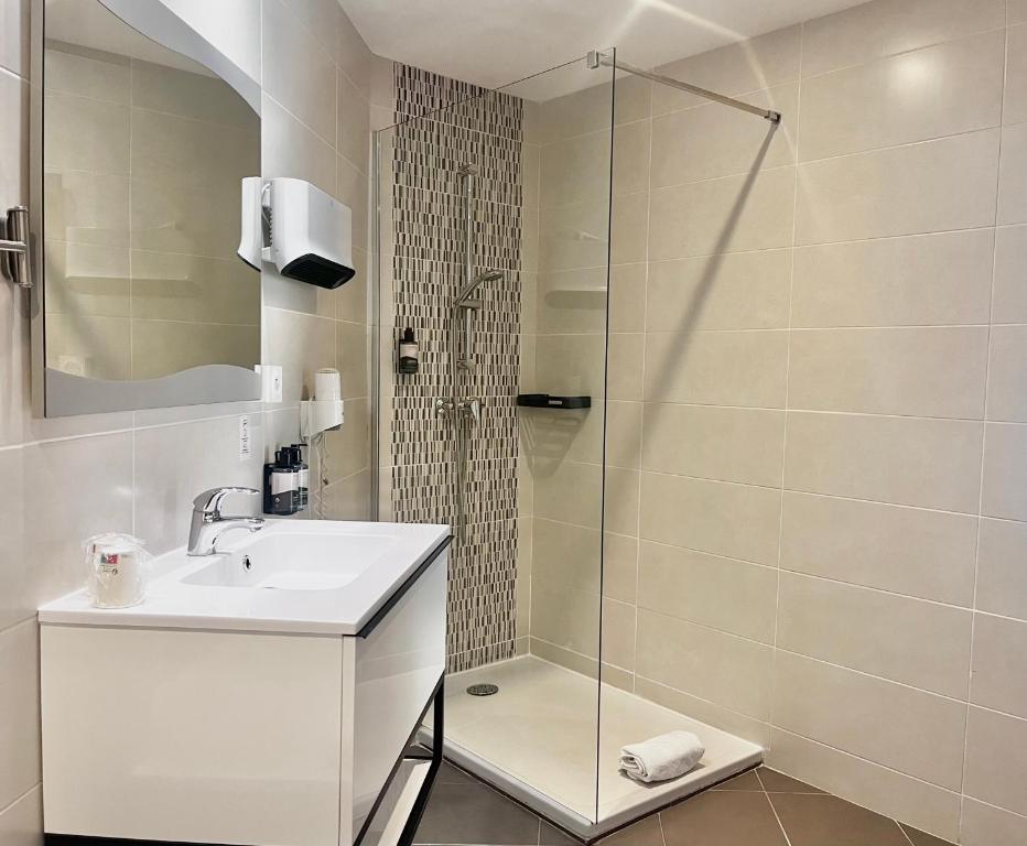 Le Prose Hôtel - Triple Room With Balcony