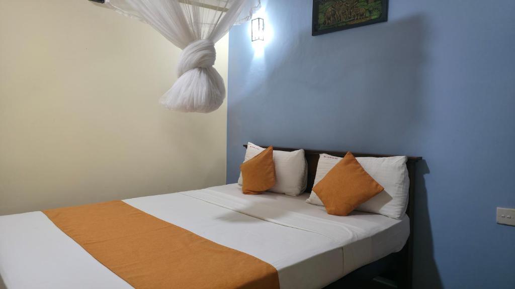 Sigiri Close-up View Guest - 10