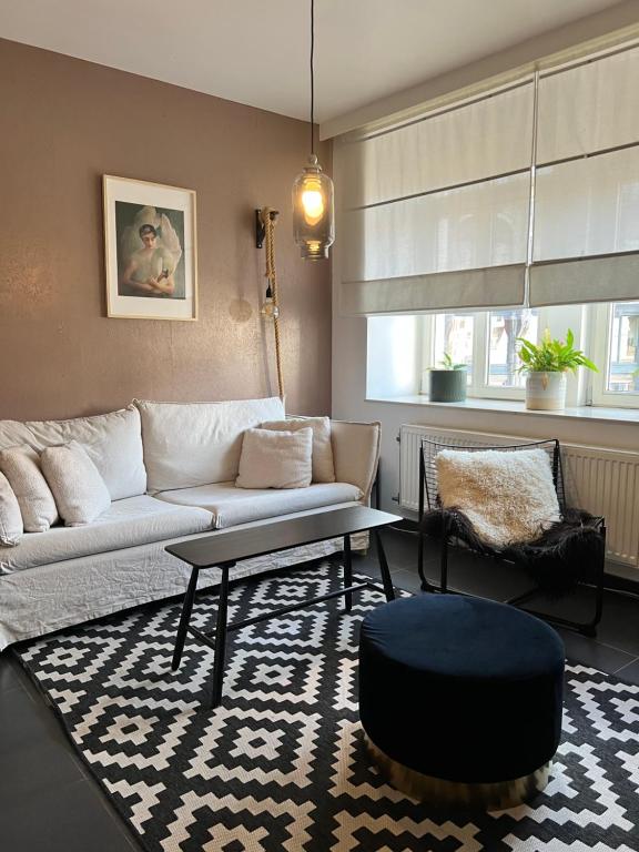 a living room with a couch and a table at Elma’s Place in Ghent