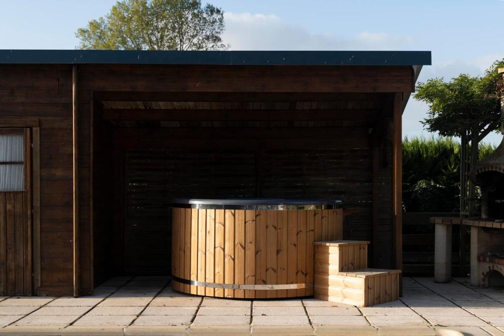 Foto sihtkohas Le Planquay asuva majutusasutuse Harmony Homes La Chapelle-Hareng - Indoor Pool Sauna & Spa galeriist