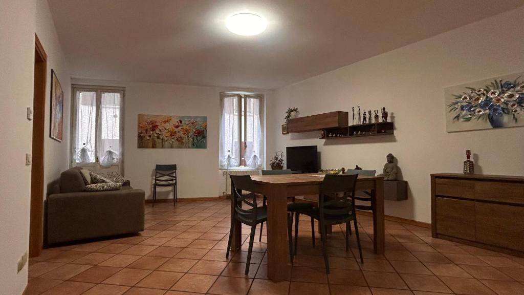 a kitchen and living room with a table and chairs at Alida in Salò