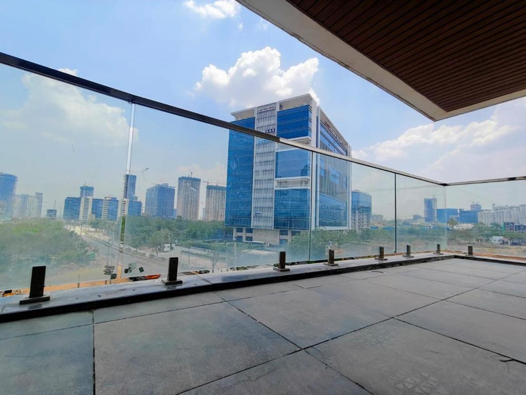 Φωτογραφία από το άλμπουμ του Crescent Stays Financial District - Service Apartments σε Gundipet