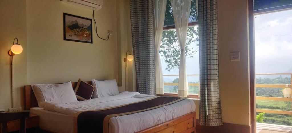 Ένα ή περισσότερα κρεβάτια σε δωμάτιο στο lake and woods - nakuchiyatal