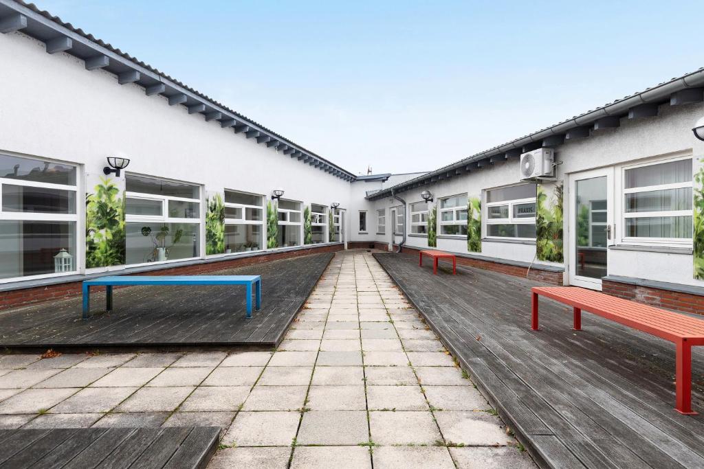 an empty courtyard of a building with benches at Albrechtshof in Neu Fahrland