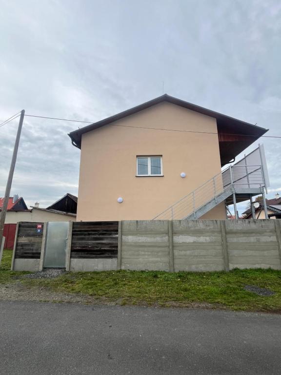 Budova, kde se apartmán nachází