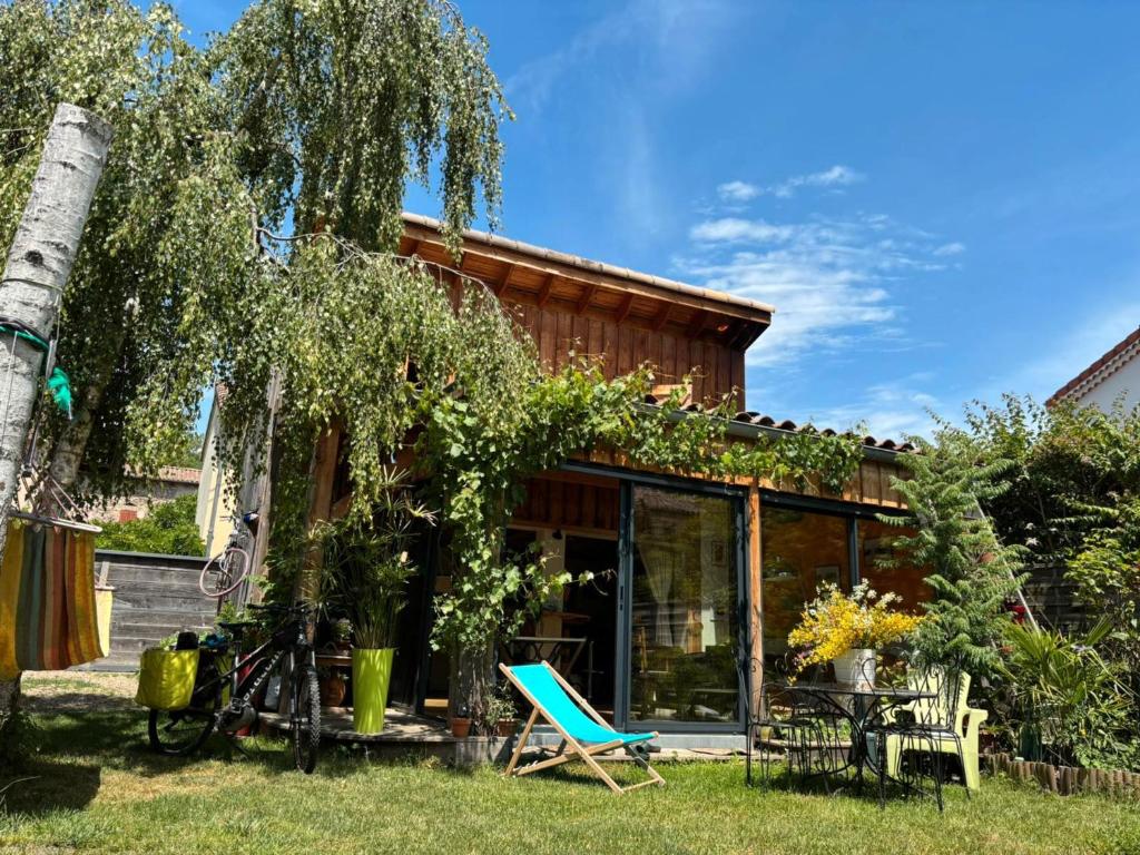 Κήπος έξω από το Logement Bourbon - coeur Ardèche