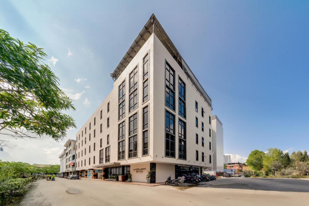 a large white building sitting on the side of a street at Barelang Hotel Nagoya Batam in Nagoya