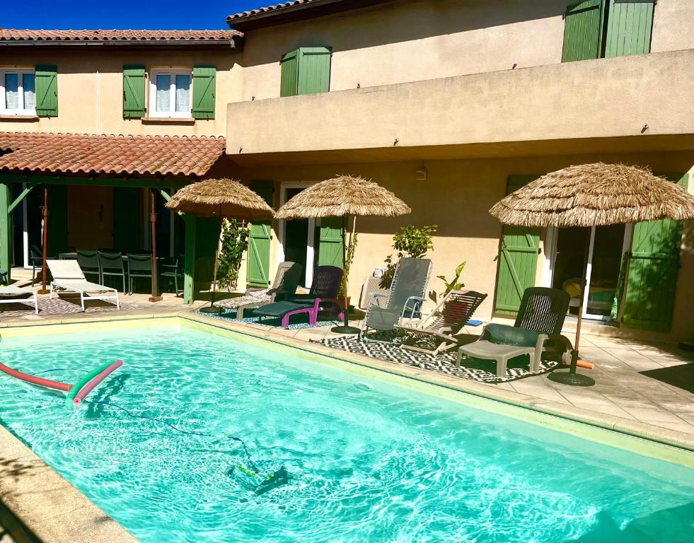 Πισίνα στο ή κοντά στο LES HAUTS DE BARROU Chambres d'Hotes