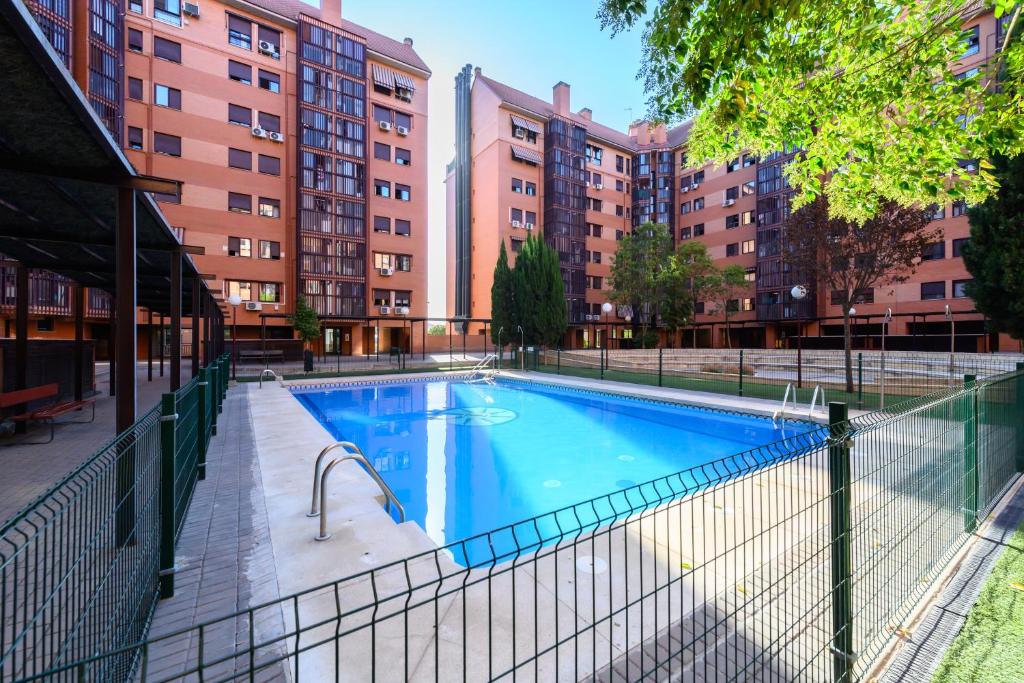 Bazén v ubytování Vivienda con estilo 2 dormitorios, Piscina y todo el confort Temporal HOR1K1B nebo v jeho okolí