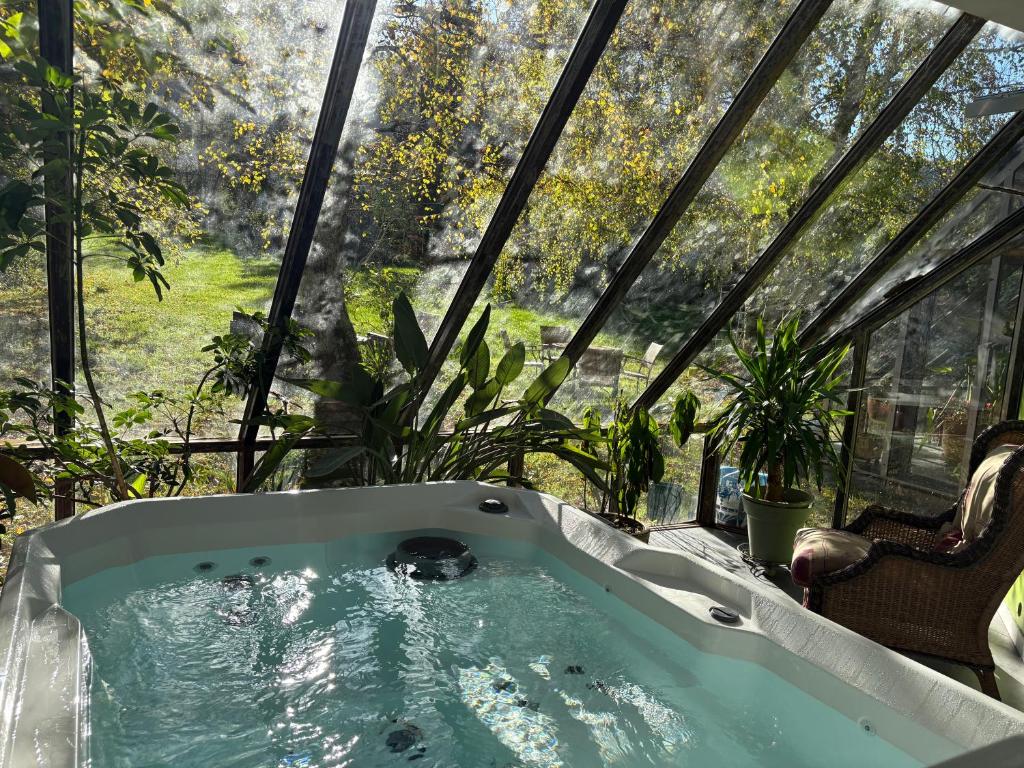 Vườn quanh Saures