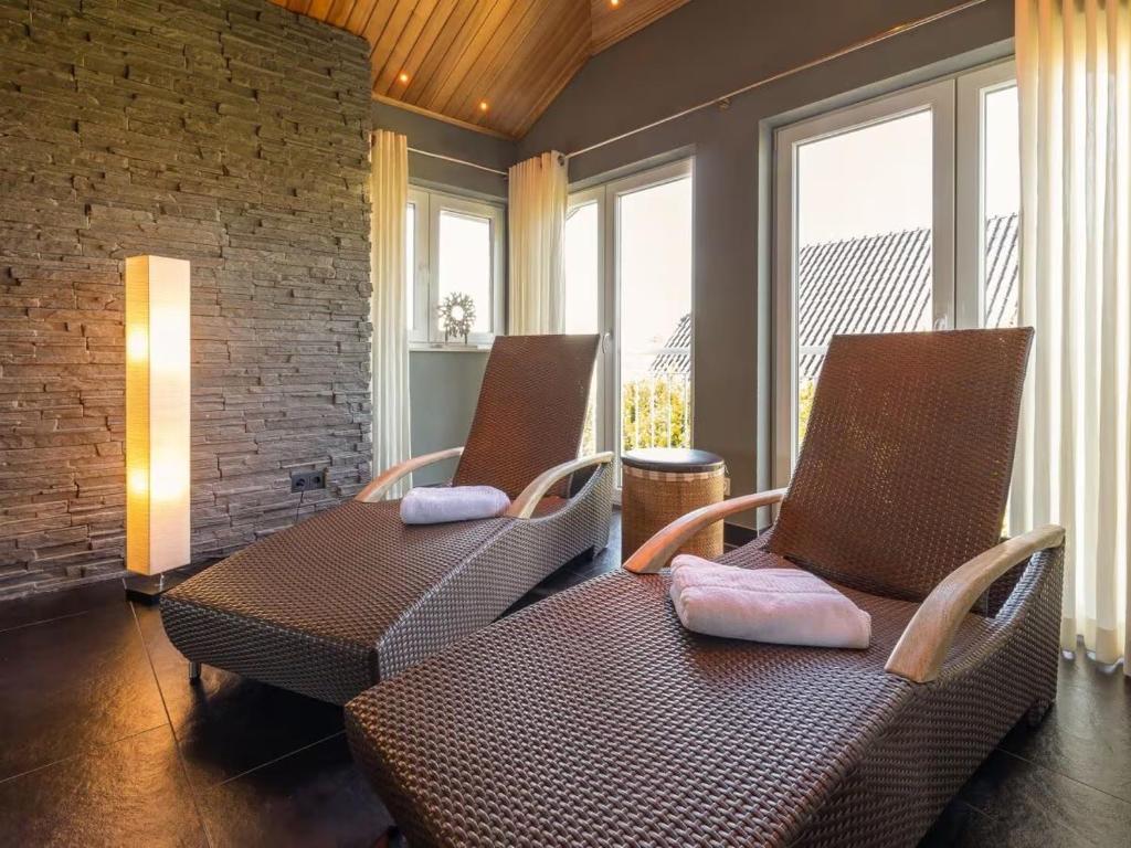 two chairs sitting in a room with windows at Sagard - Ferienhaus Rubin in Sagard