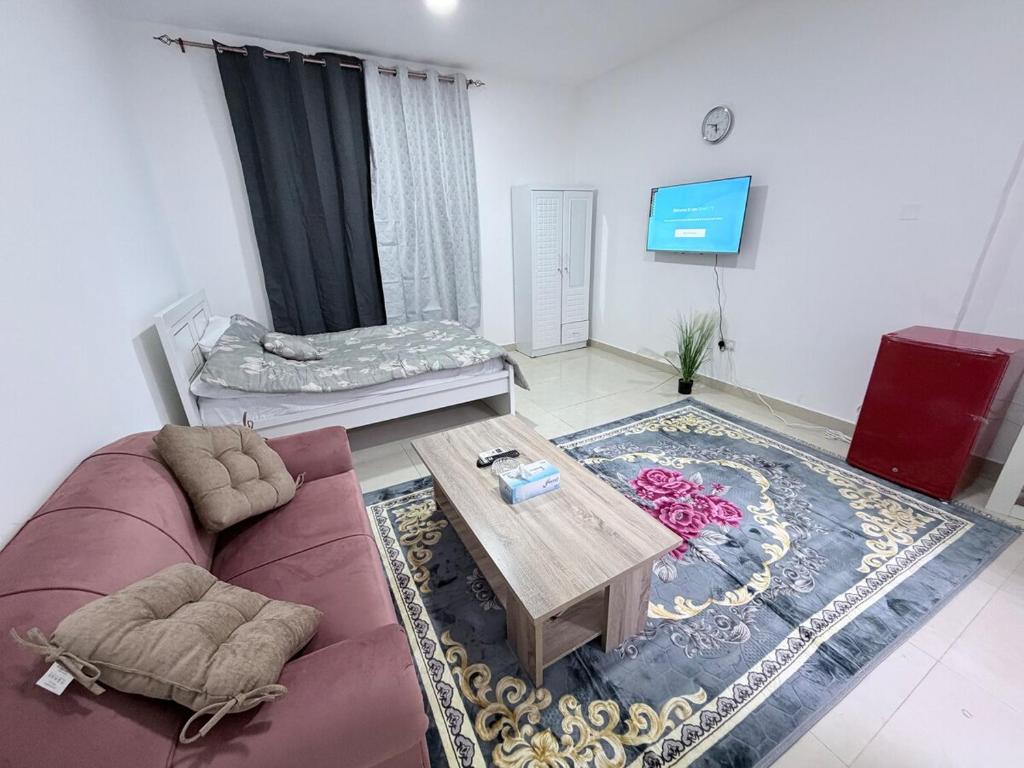 Una televisión o centro de entretenimiento en Studio R2