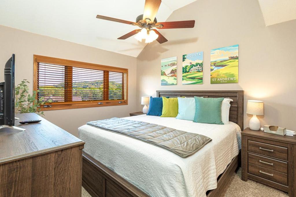 a bedroom with a bed and a ceiling fan at Villa Birdie in Galena