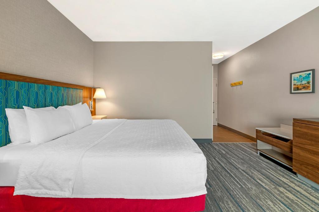 Hampton Inn Junction City - King Room - Hearing Access/Non-Smoking