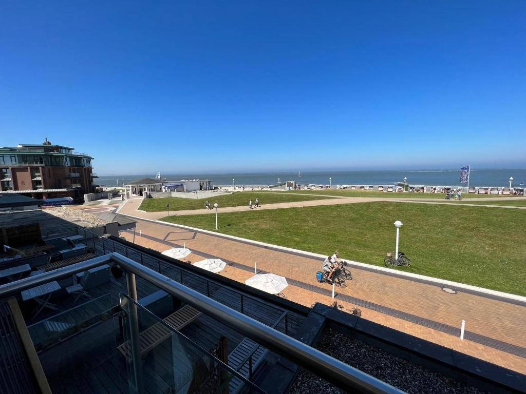 a view of the beach from the balcony of a building at Fewo Gestrandet in Norderney