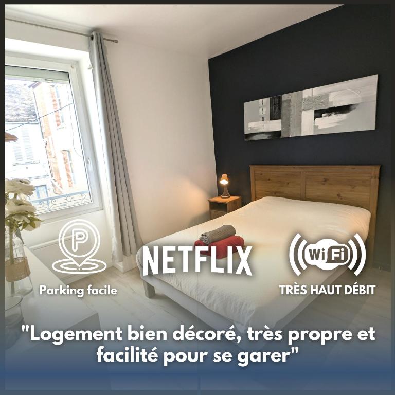 a bedroom with a bed and a window at Le cosy nest in Auxerre