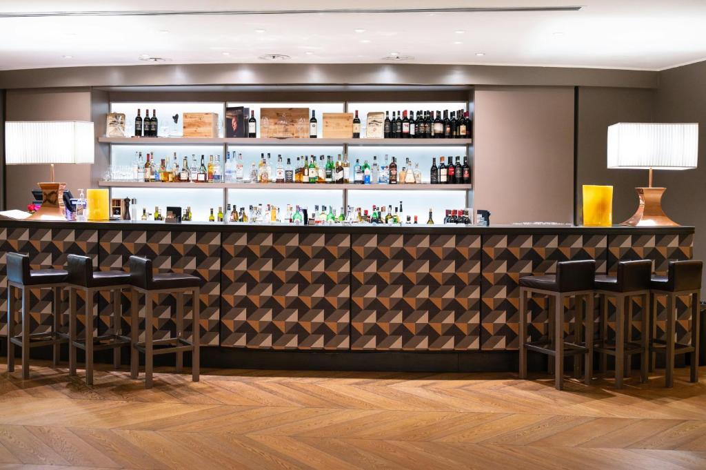 Ο χώρος του lounge ή του μπαρ στο Starhotels Michelangelo Florence